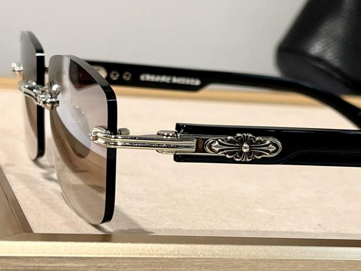Picture of Chrome Hearts Sunglasses _SKUfw69656772fw